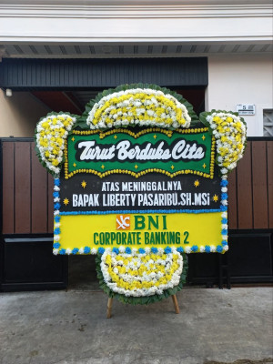 Papan Bunga Duka di Teluk Karang