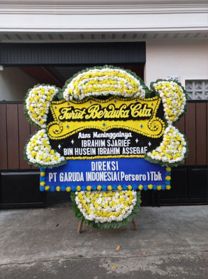 Papan Bunga Duka di Teluk Karang