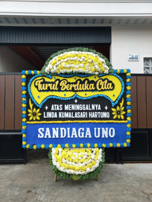 Papan Bunga Duka di Teluk Karang