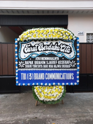 Papan Bunga Duka di Teluk Karang